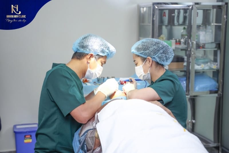 Khách hàng được đảm bảo an toàn khi thu gọn cánh mũi tại Khang Anh