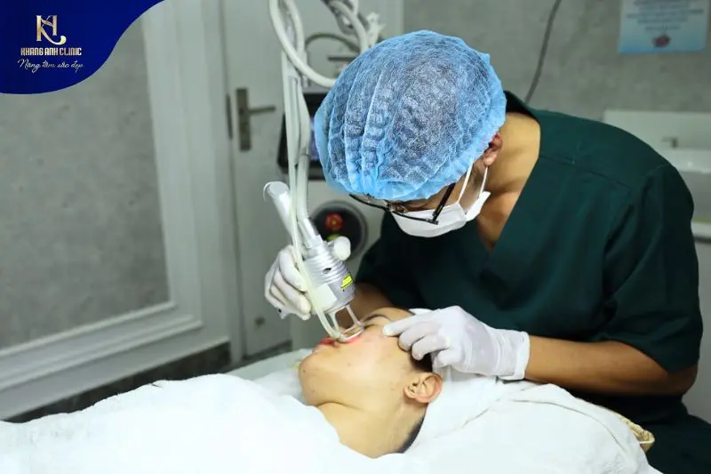 Dịch vụ điều trị da liễu với máy móc hiện đại bác sĩ da liễu giỏi